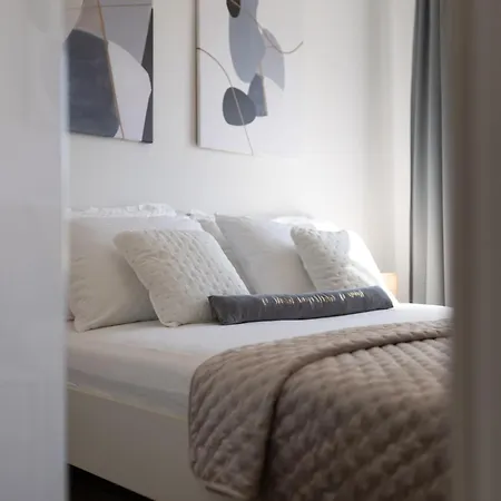 Apartment Tinel