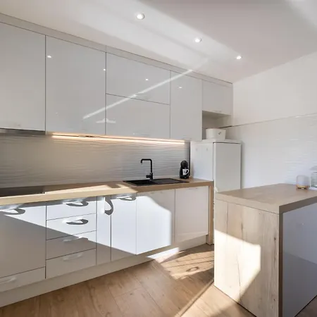 Tinel Apartment
