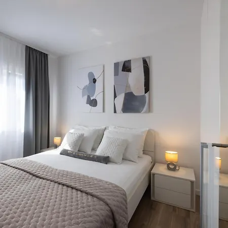 Tinel Apartment *