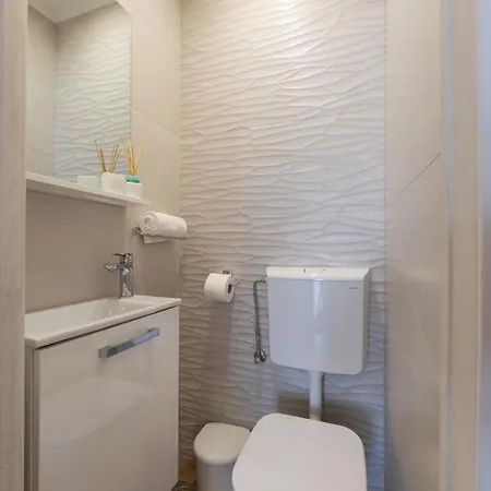 Apartment Tinel