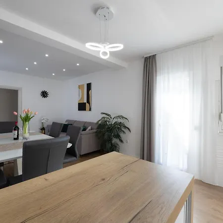 Tinel Apartment