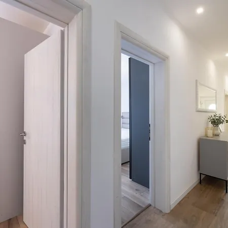 Tinel Apartment *
